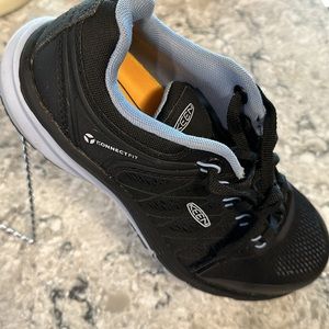 KEEN Utility Vista,Women's, Hydrangea/Black, Carbon Toe, SD, Low Athletic